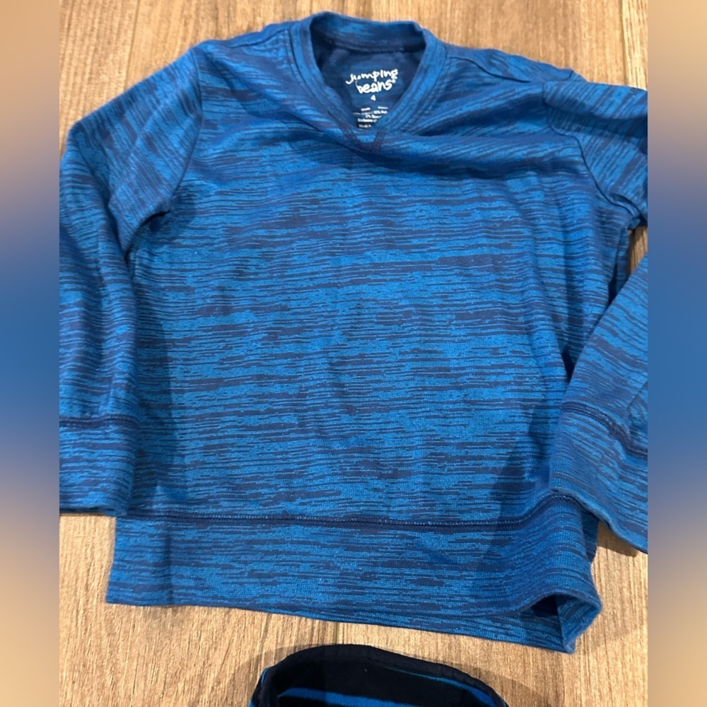 Bundle of Boys 4T Pullover and Long Sleeve Tops - Picture 3 of 6